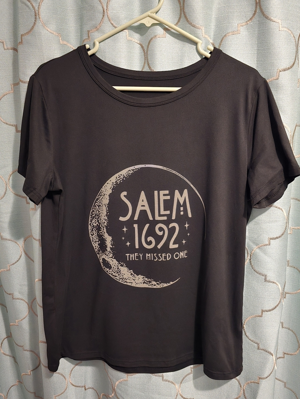Women's Large Black Graphic Tee Shirt Salem 1692 They Missed One  Moon Stars